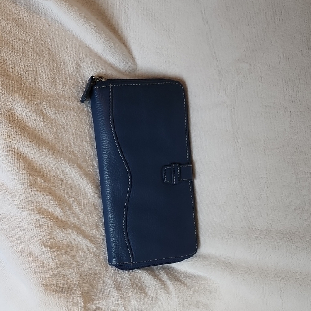 Elegant Navy Blue Wallet with Stitching